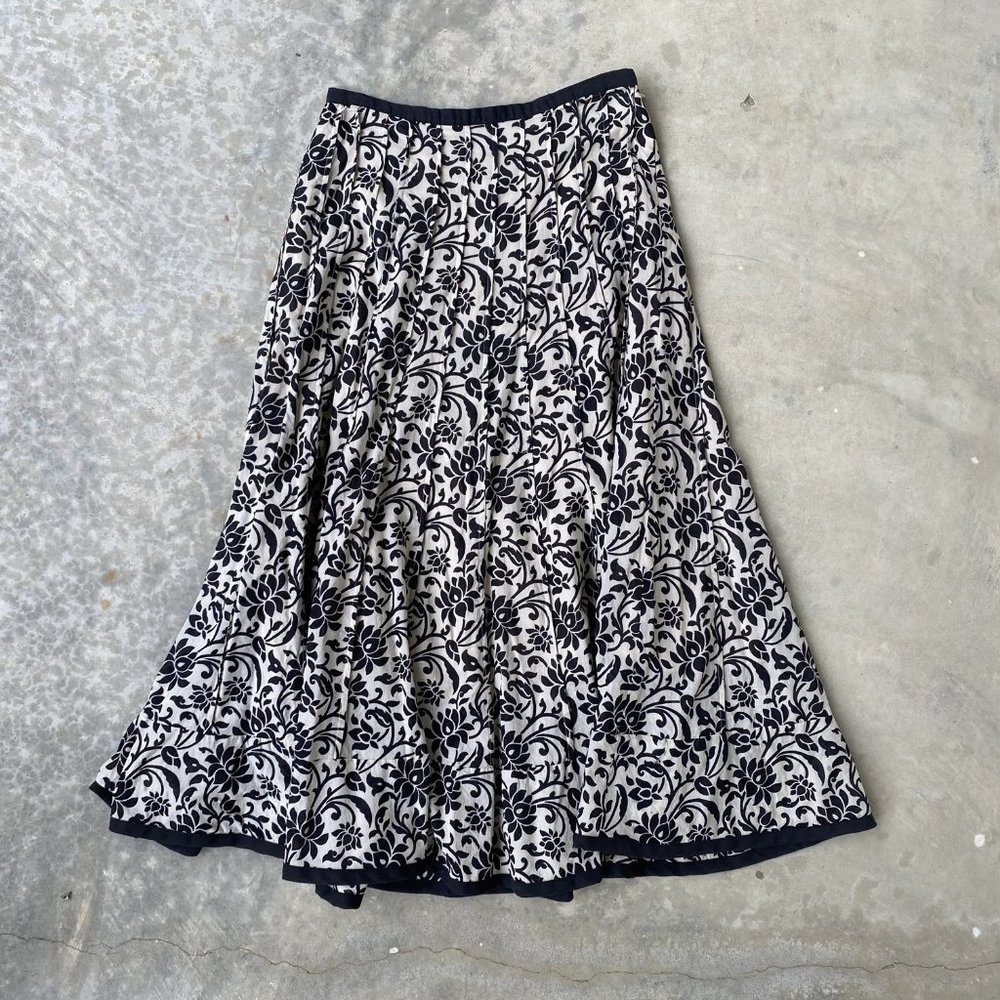 Lauren Ralph Lauren Black and Cream pleated maxi skirt. Size 6